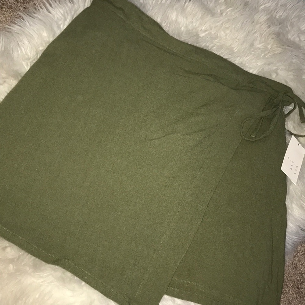 CUTE FOREST GREEN KNEE LENGTH SKIRT
